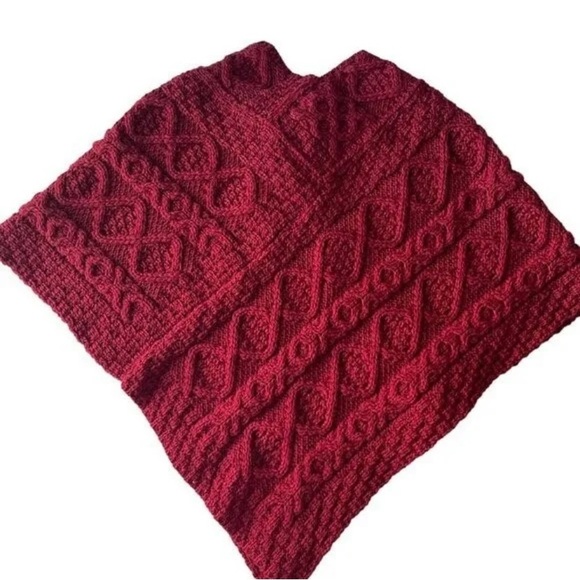 NWT Carraig Donn Aran Diamond Cable Poncho Burgundy Made in Ireland Girl's L - Picture 3 of 8